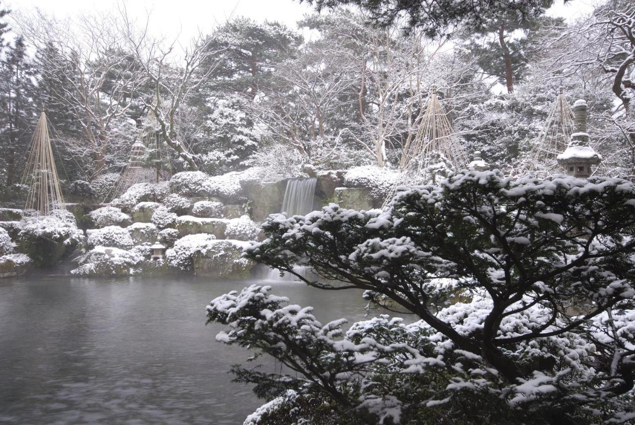 Suimeikan Gero Esterno foto A view of the park in winter