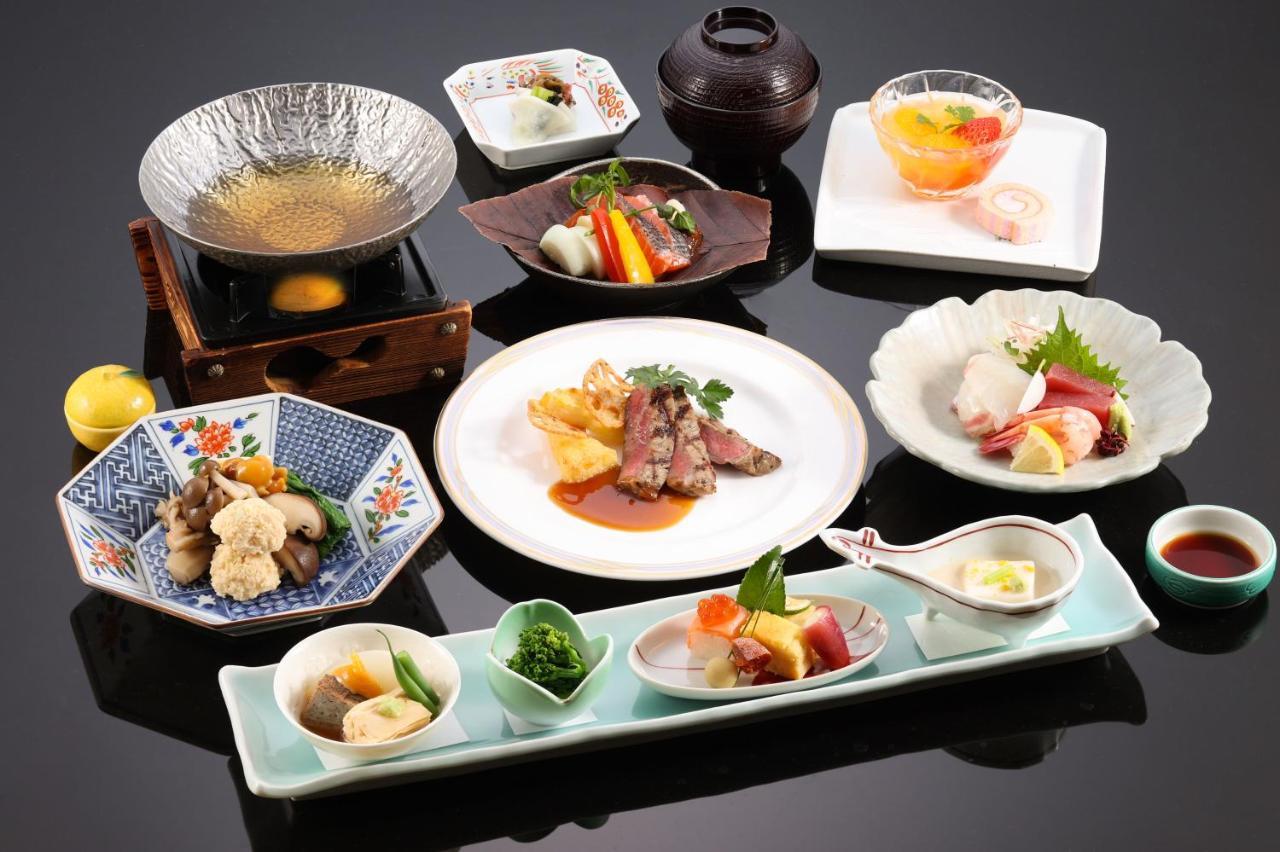 Suimeikan Gero Esterno foto A selection of Japanese cuisine