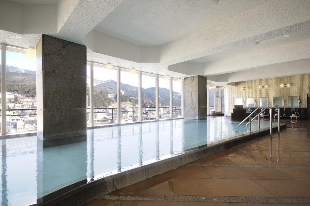 Suimeikan Gero Esterno foto The indoor pool at the hotel